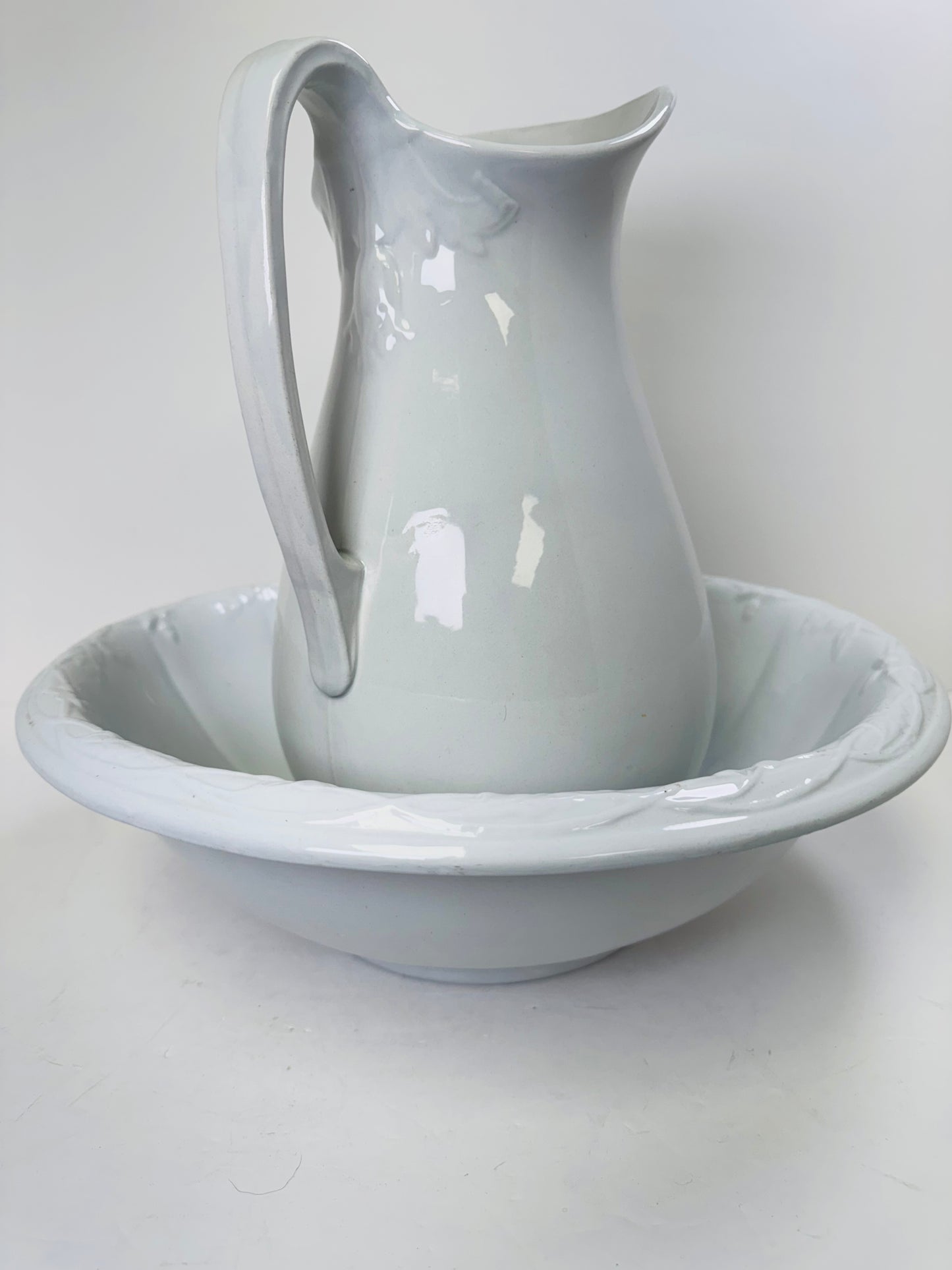 Royal Ironstone China, Charles Meakin, England. Pitcher and Wash Basin (Pick up only).