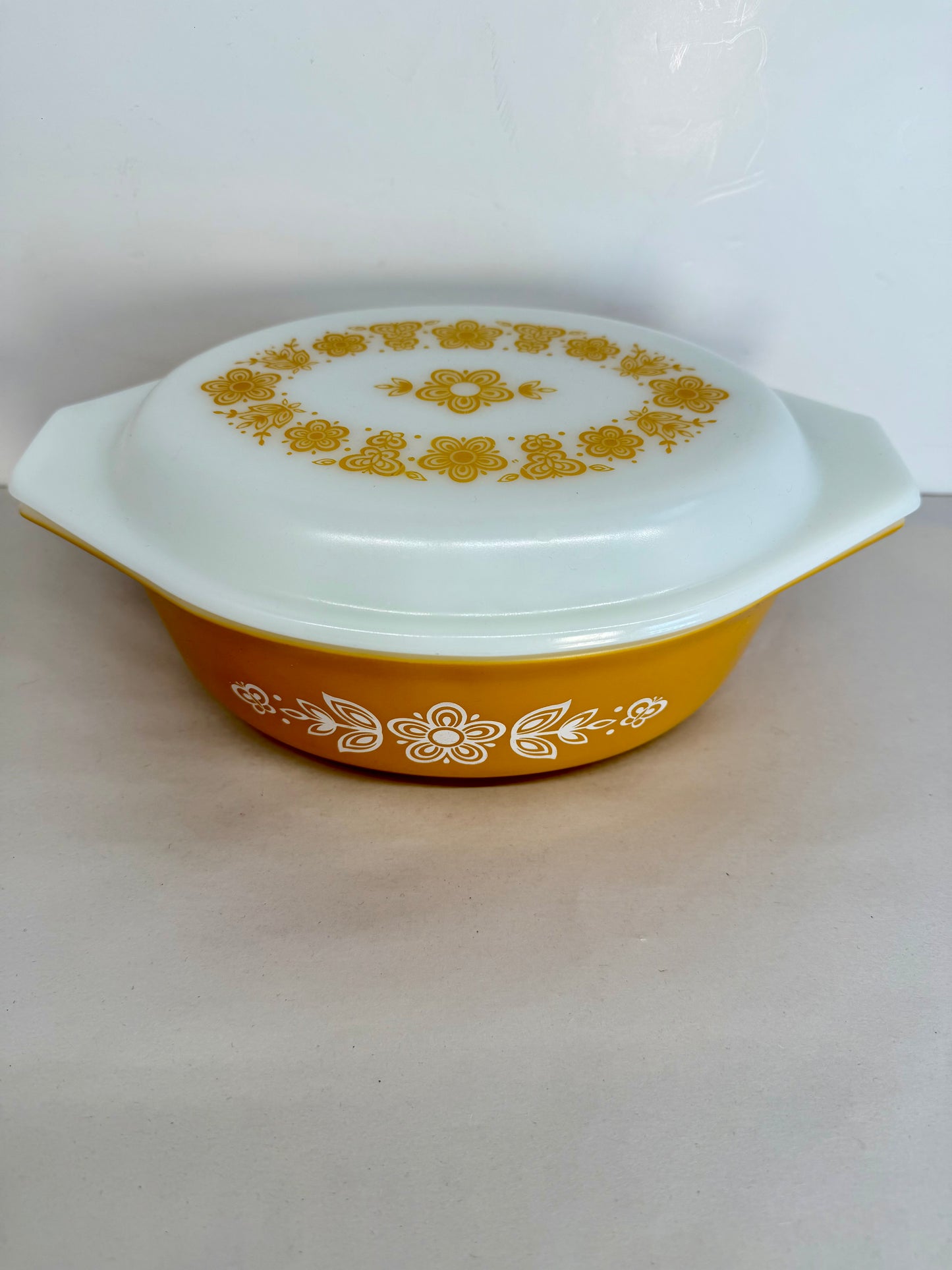 Pyrex Butterfly dish with lid