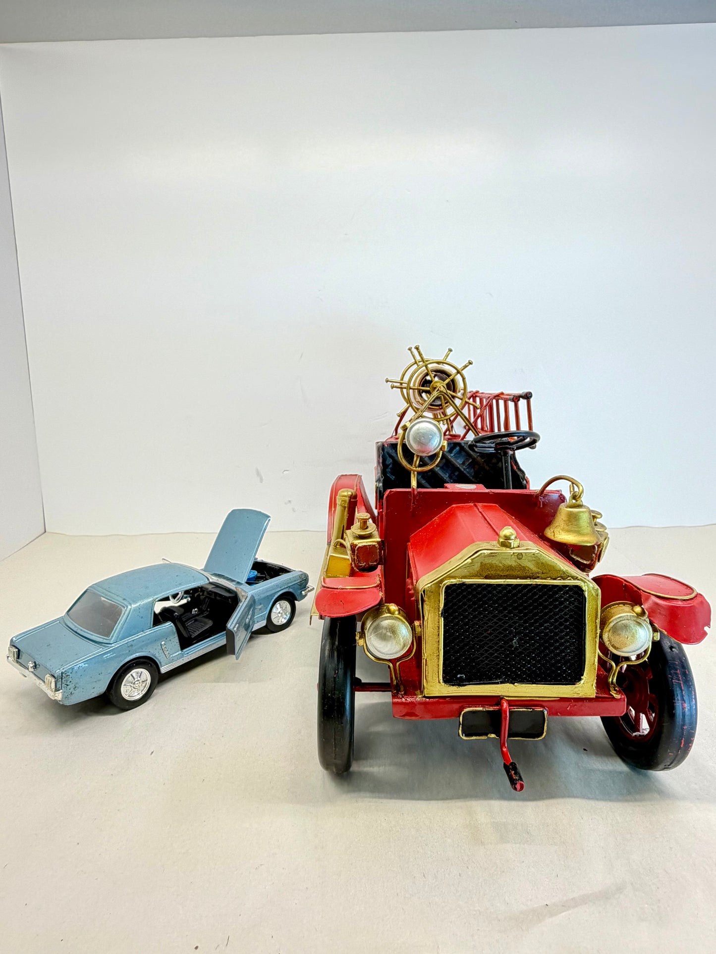Fire Truck (Camion pompier) with a 1964 Mustang