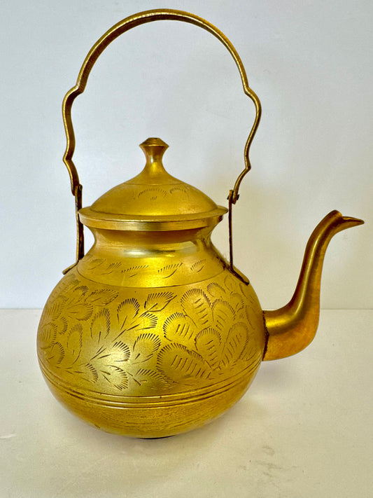 Vintage Brass Teapot Kettle: Golden Tone Collectible with Handle