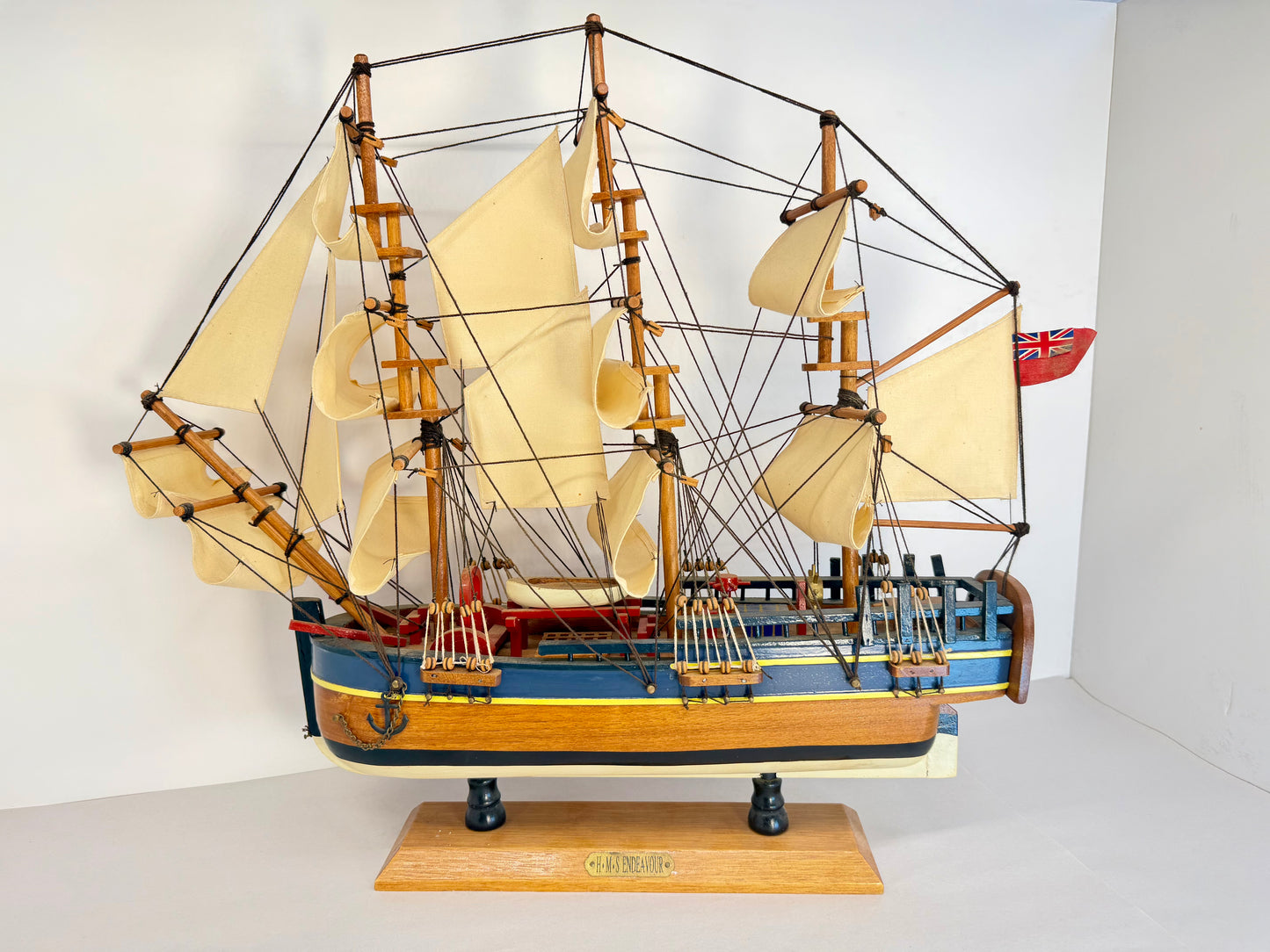 H. M. S ENDEAVOUR SAIL SHIP