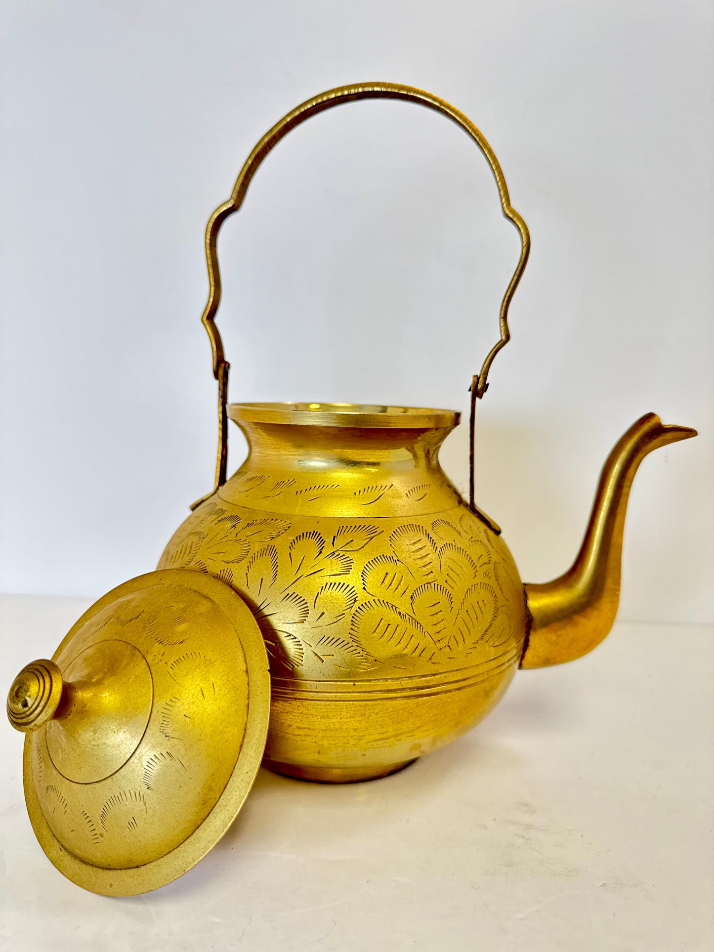 Vintage Brass Teapot Kettle: Golden Tone Collectible with Handle