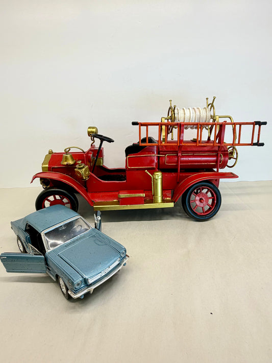 Fire Truck (Camion pompier) with a 1964 Mustang