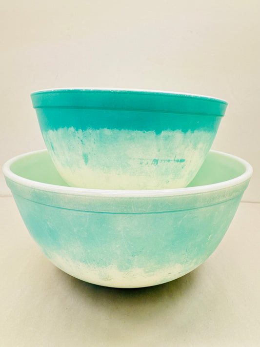 VINTAGE 1940s Pyrex mixing bowl