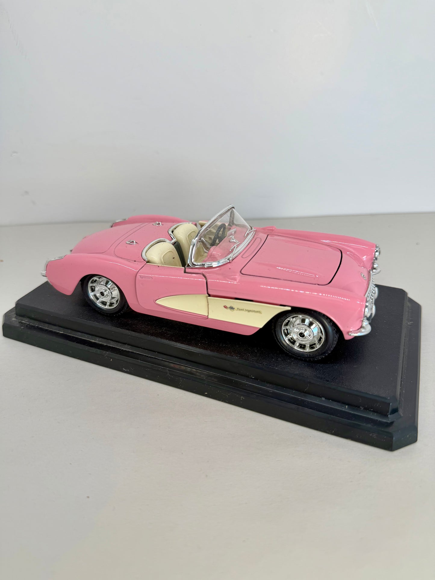 Chevrolet Corvette - Pink
