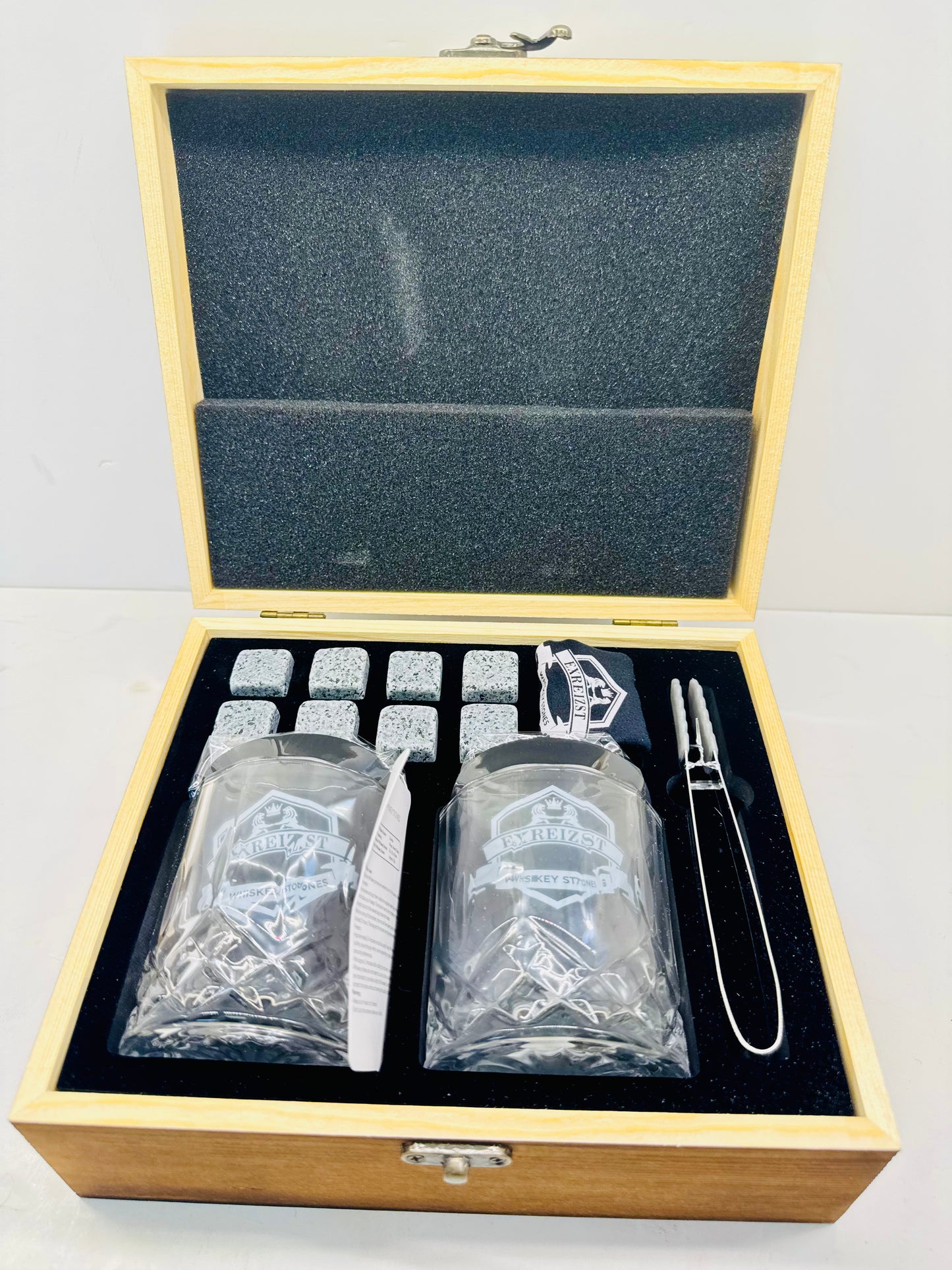 EXREIZST - 2 WHISKEY GLASSES 8 STONES Gift Set Granite Chilling Rocks