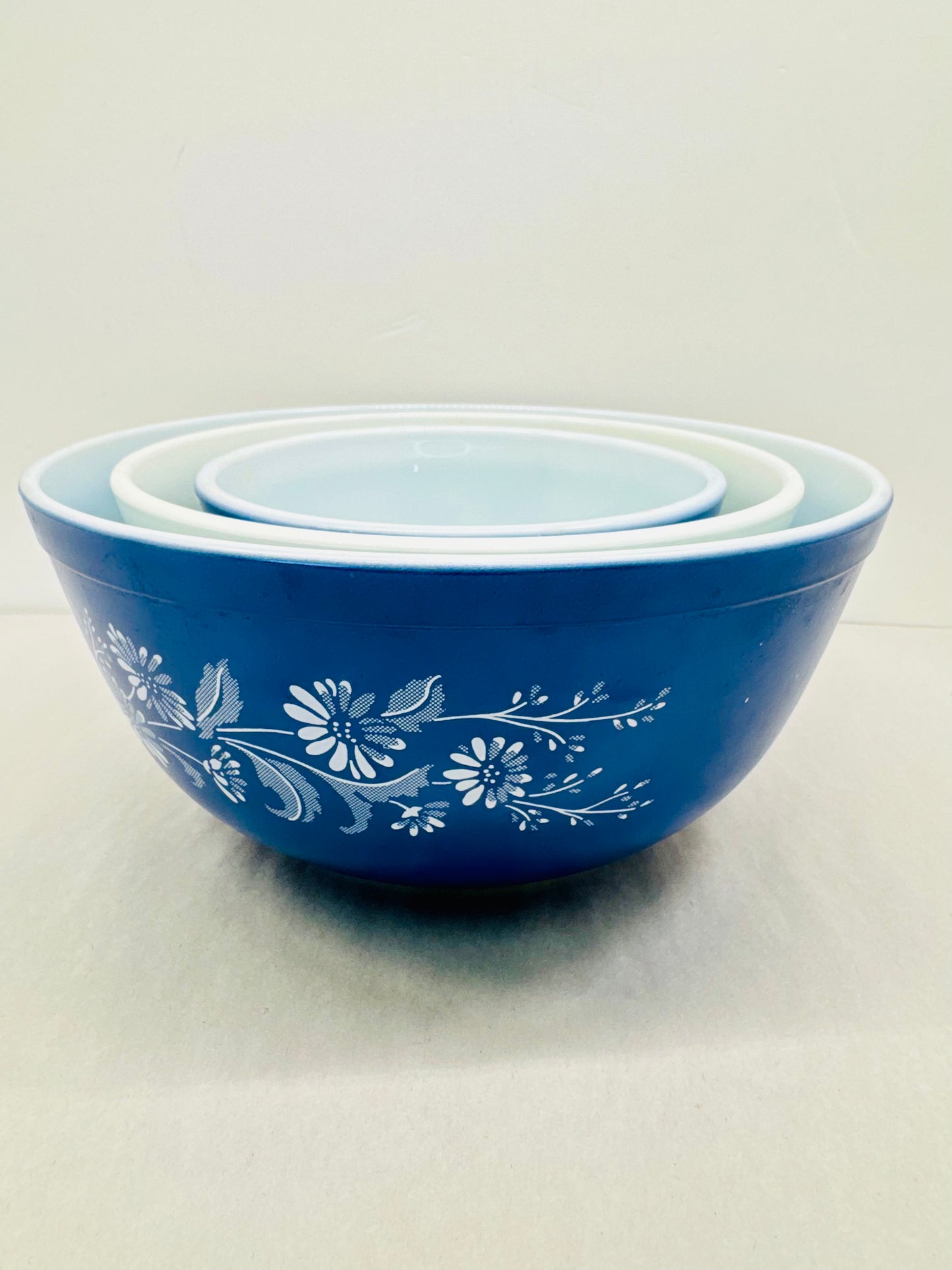 PYREX 3 Blue & White Colonial Mist
