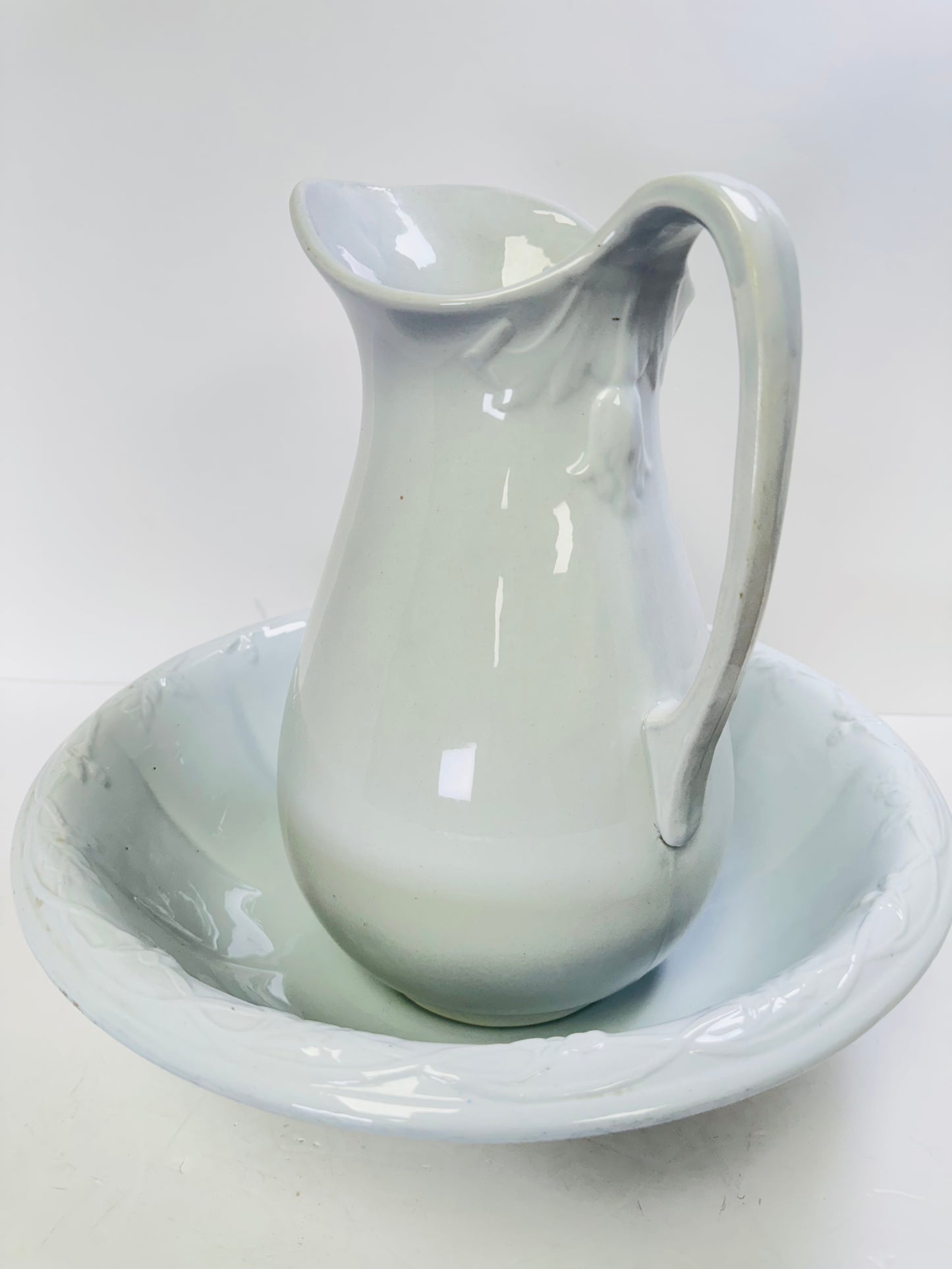 Royal Ironstone China, Charles Meakin, England. Pitcher and Wash Basin (Pick up only).