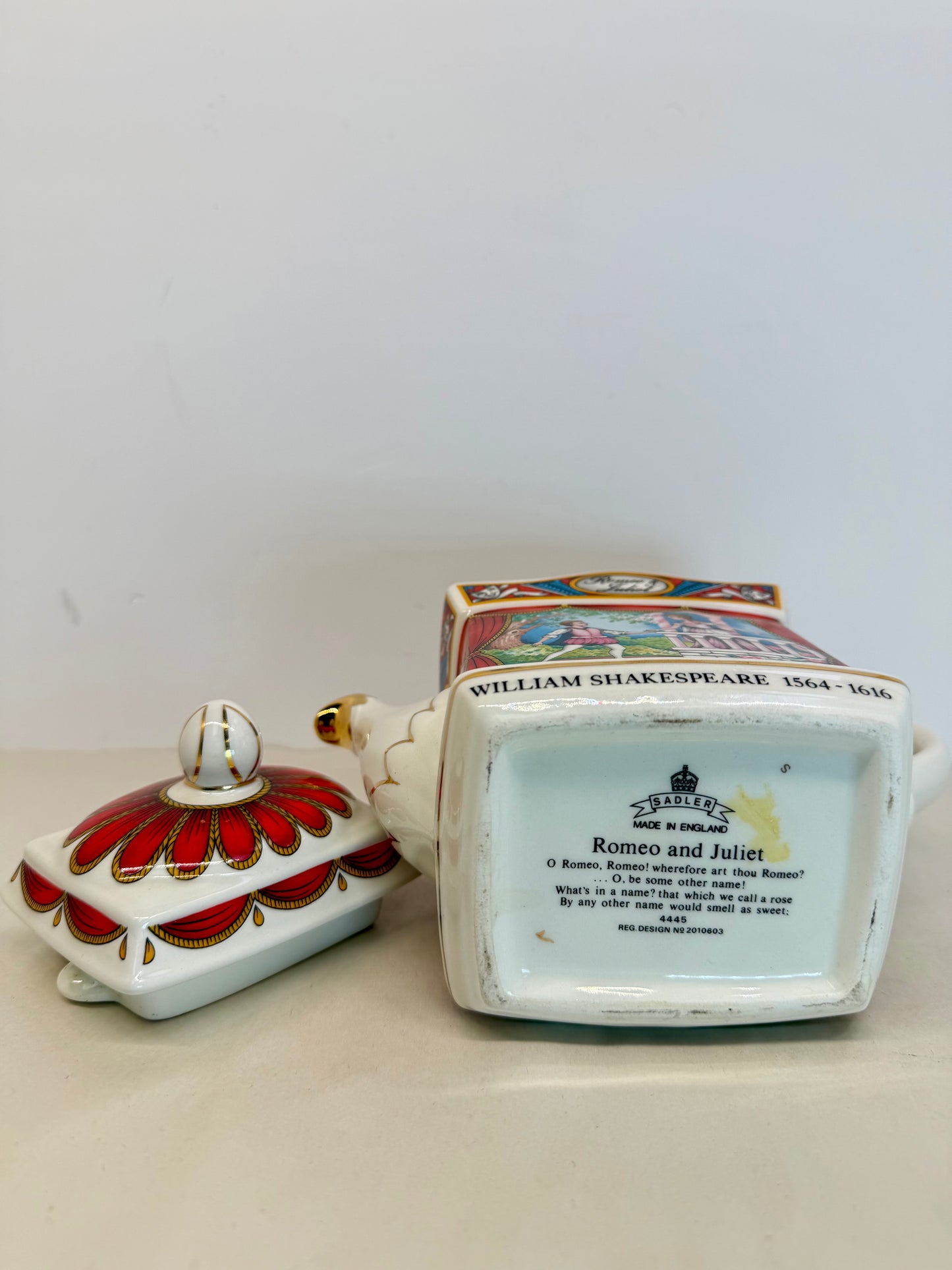 Romeo and Juliet Shakespeare Teapot