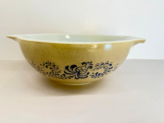 Pyrex 4 -Homestead Cinderella Bowls.