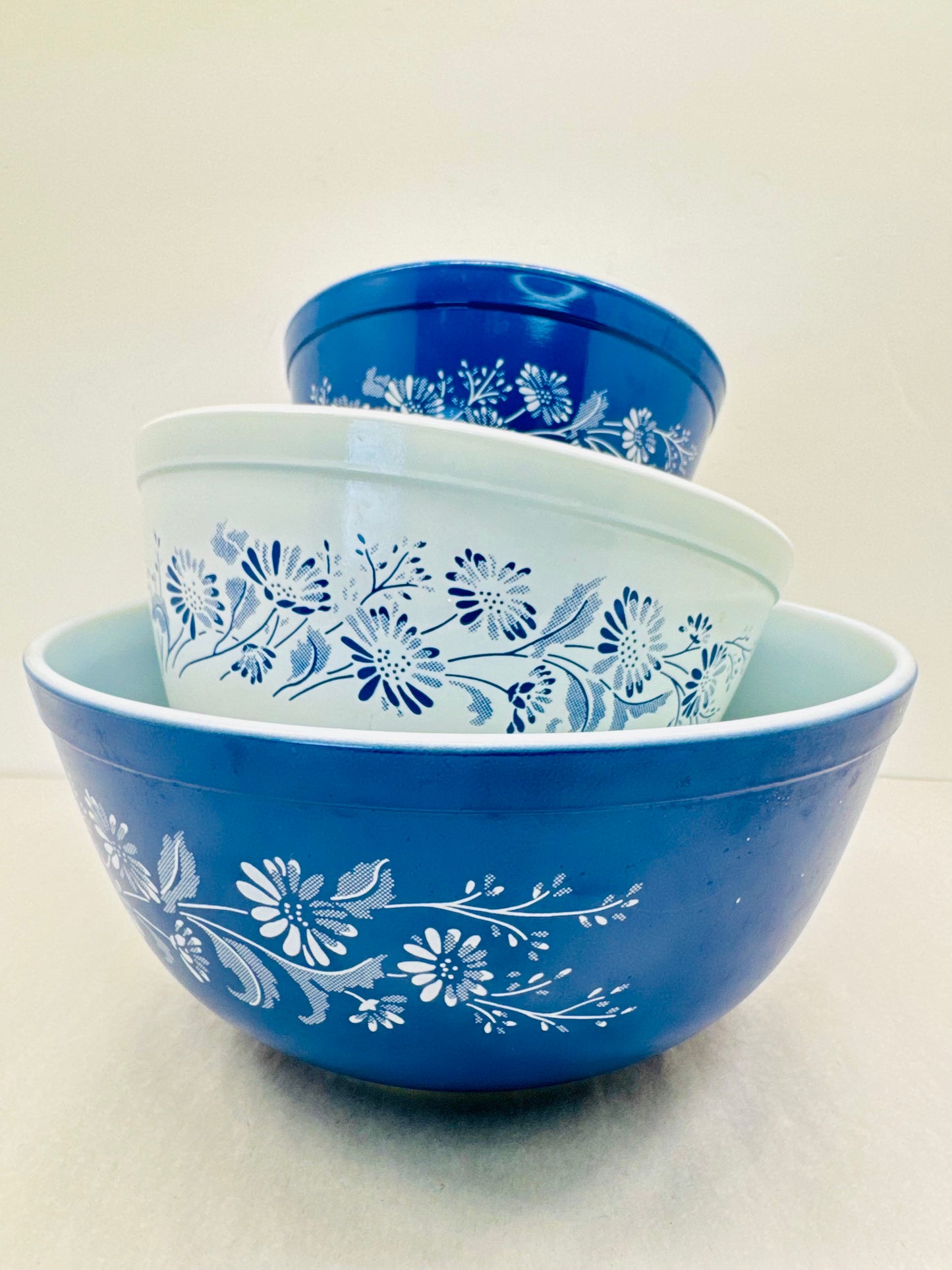 PYREX 3 Blue & White Colonial Mist