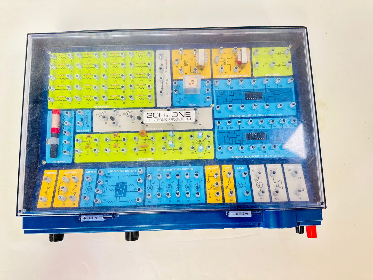 Science Fair 200 in One Electronic Project Lab Vintage Tandy Radio Shack