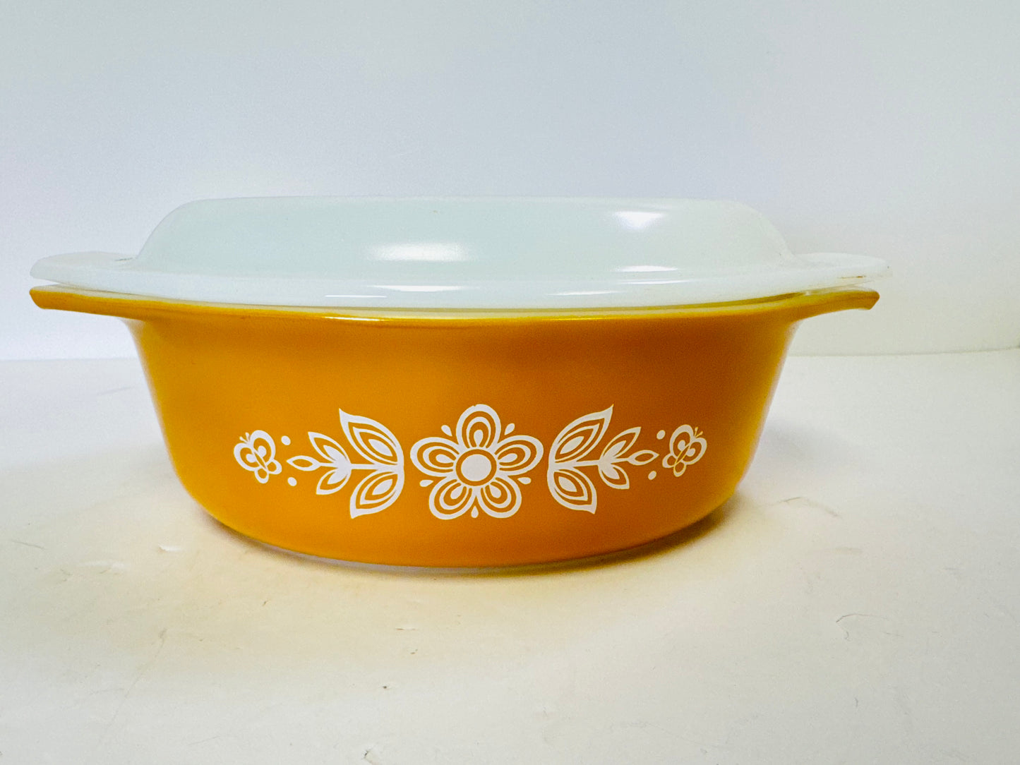 PYREX BUTTERFLY GOLD 043 1 1/2 qt Casserole Dish with Lid