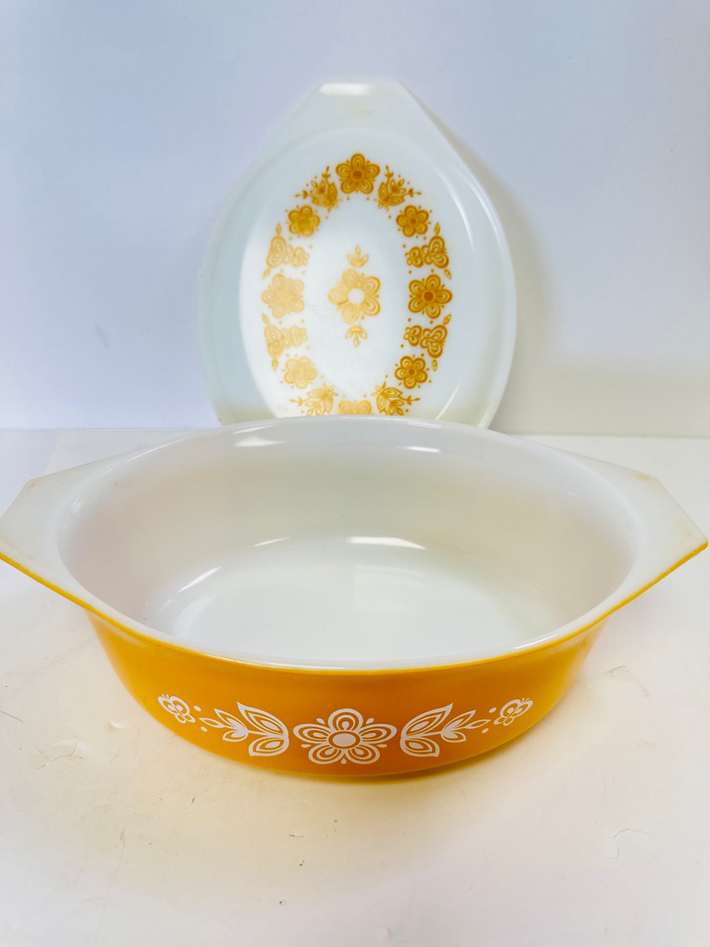 PYREX BUTTERFLY GOLD 043 1 1/2 qt Casserole Dish with Lid