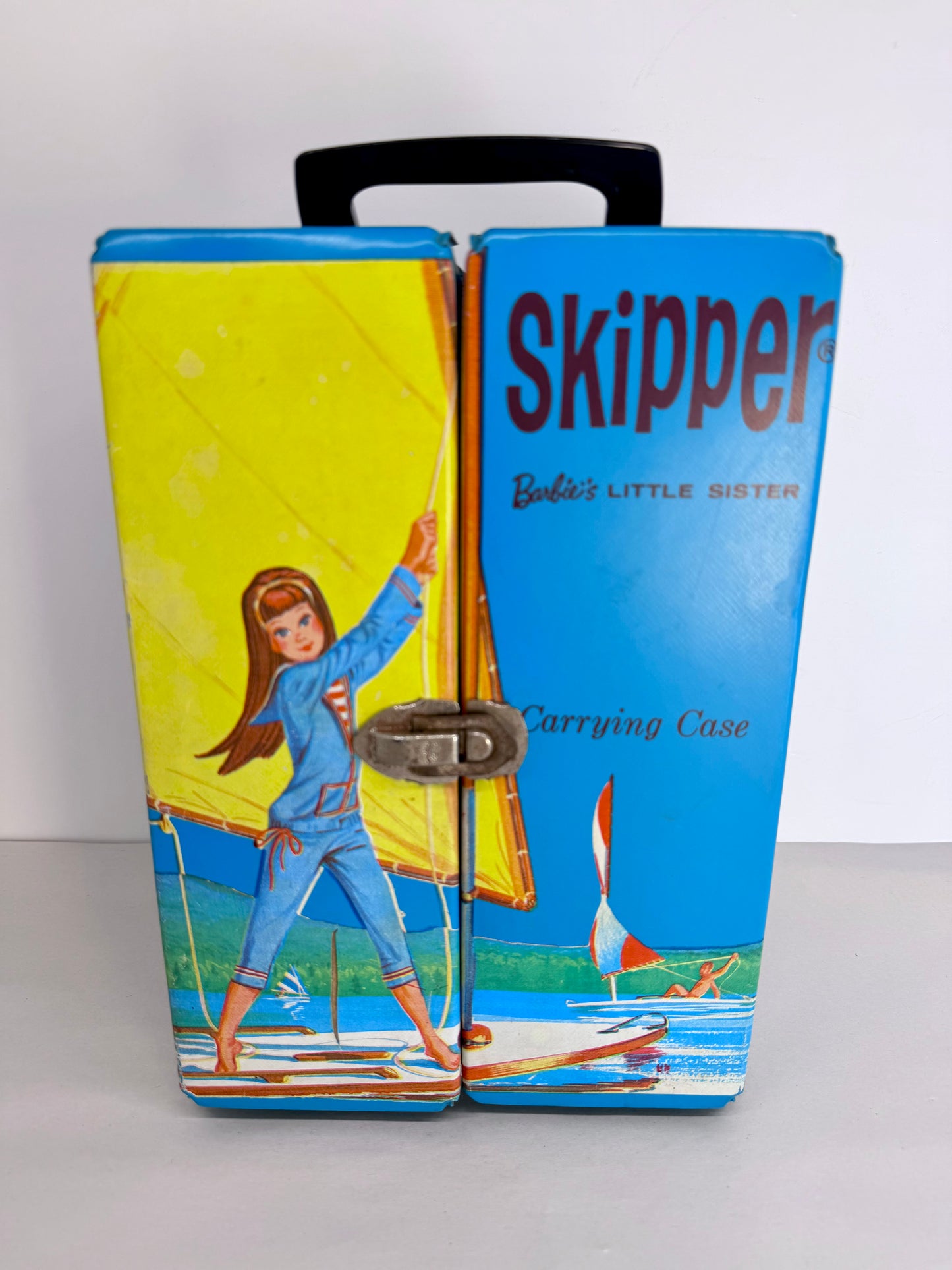 Mattel Skipper carrying blue case 1964