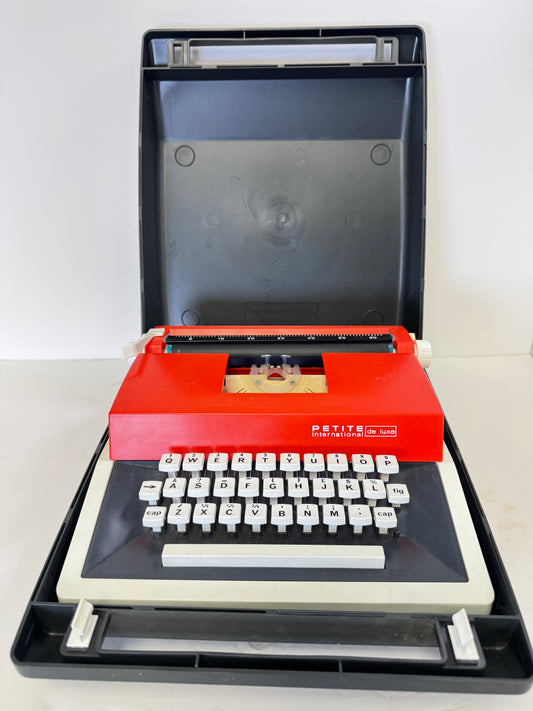 PLAYFAIR DE LUXE PLASTIC TYPEWRITER , ENGLISH KEYBOARD