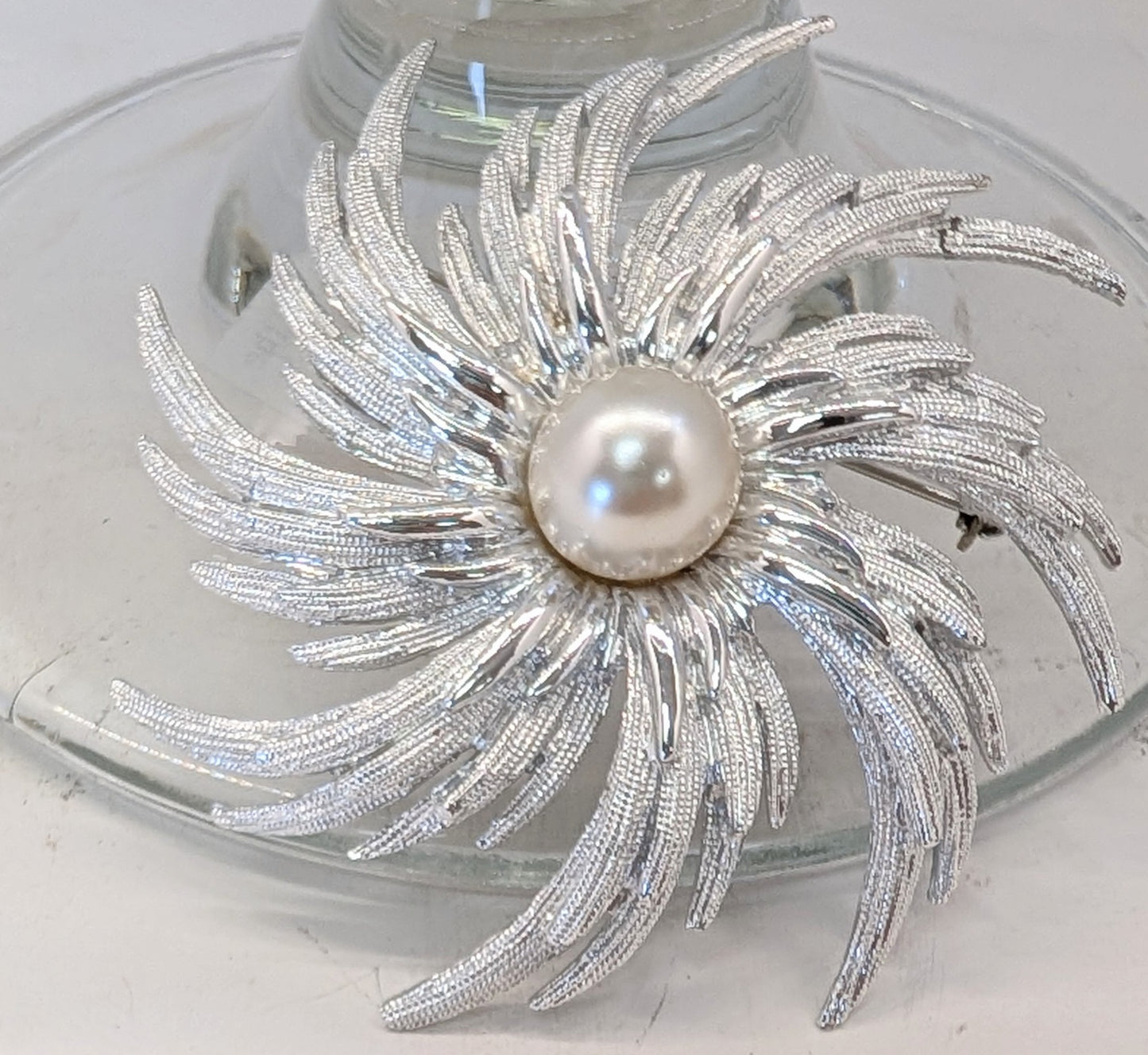 Sarah Coventry silver flower brooch