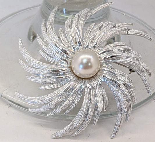 Sarah Coventry silver flower brooch