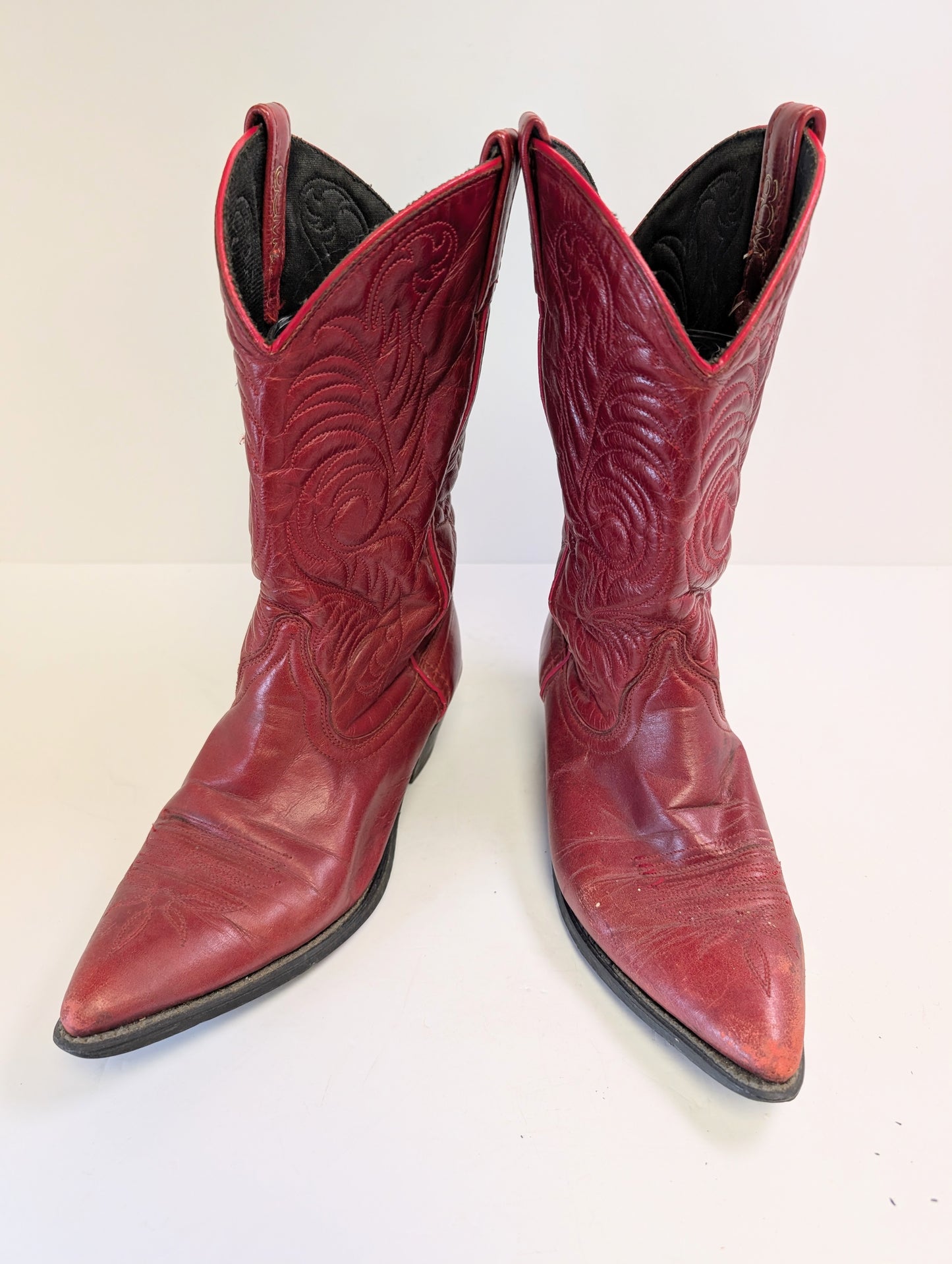 Embroidered red leather men's cowboy boots